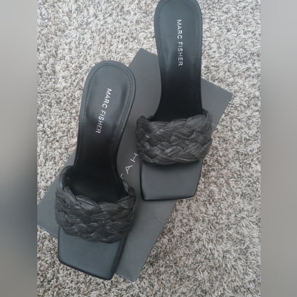 Women Shoes - Picture 3 of 3